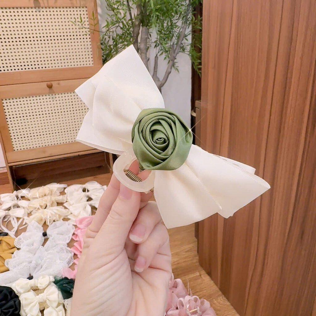 Kẹp gắp NƠ KEM HOa XANH LÁ B2908