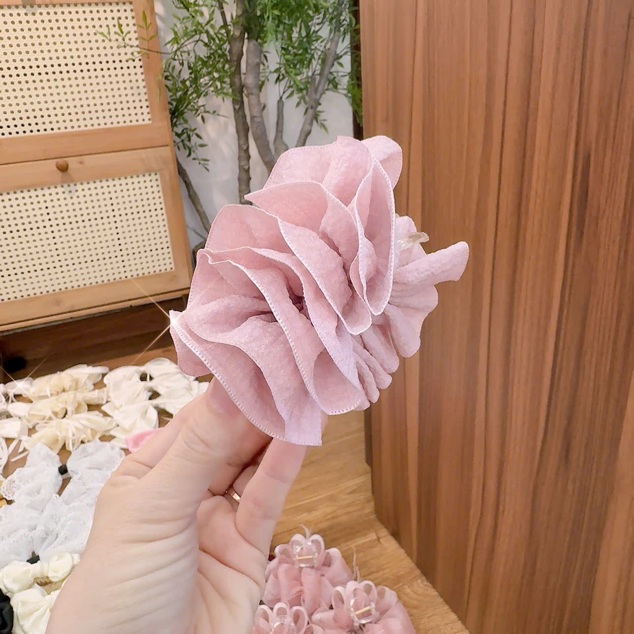 Kẹp càng cua 3 răng HOA tone HỒNG TÍM B2910