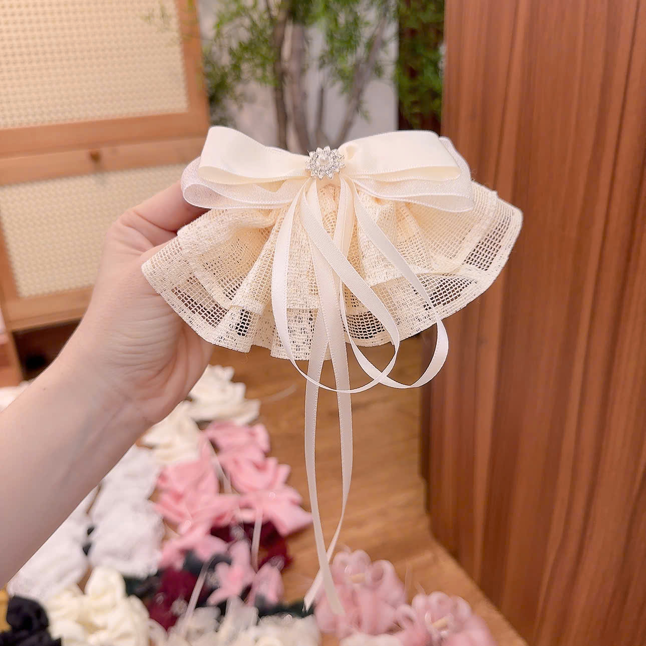 Kẹp bấm tóc NƠ mix REn màu KEM B2915