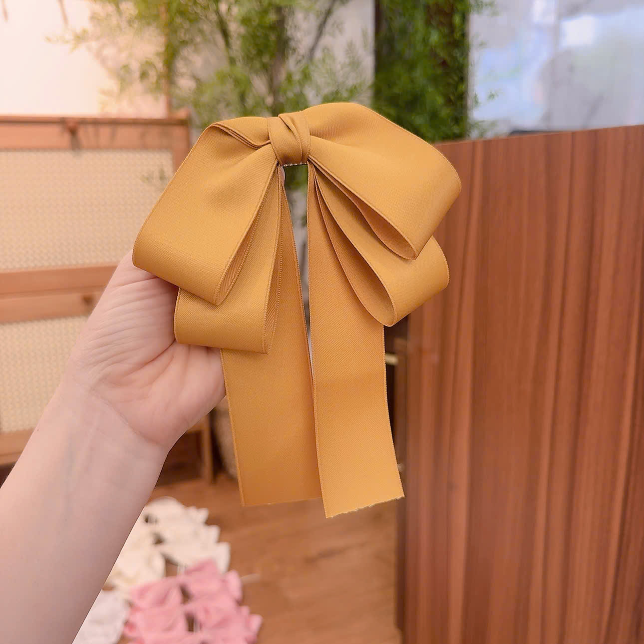 Kẹp bấm tóc NƠ VÀNG tầng B2918