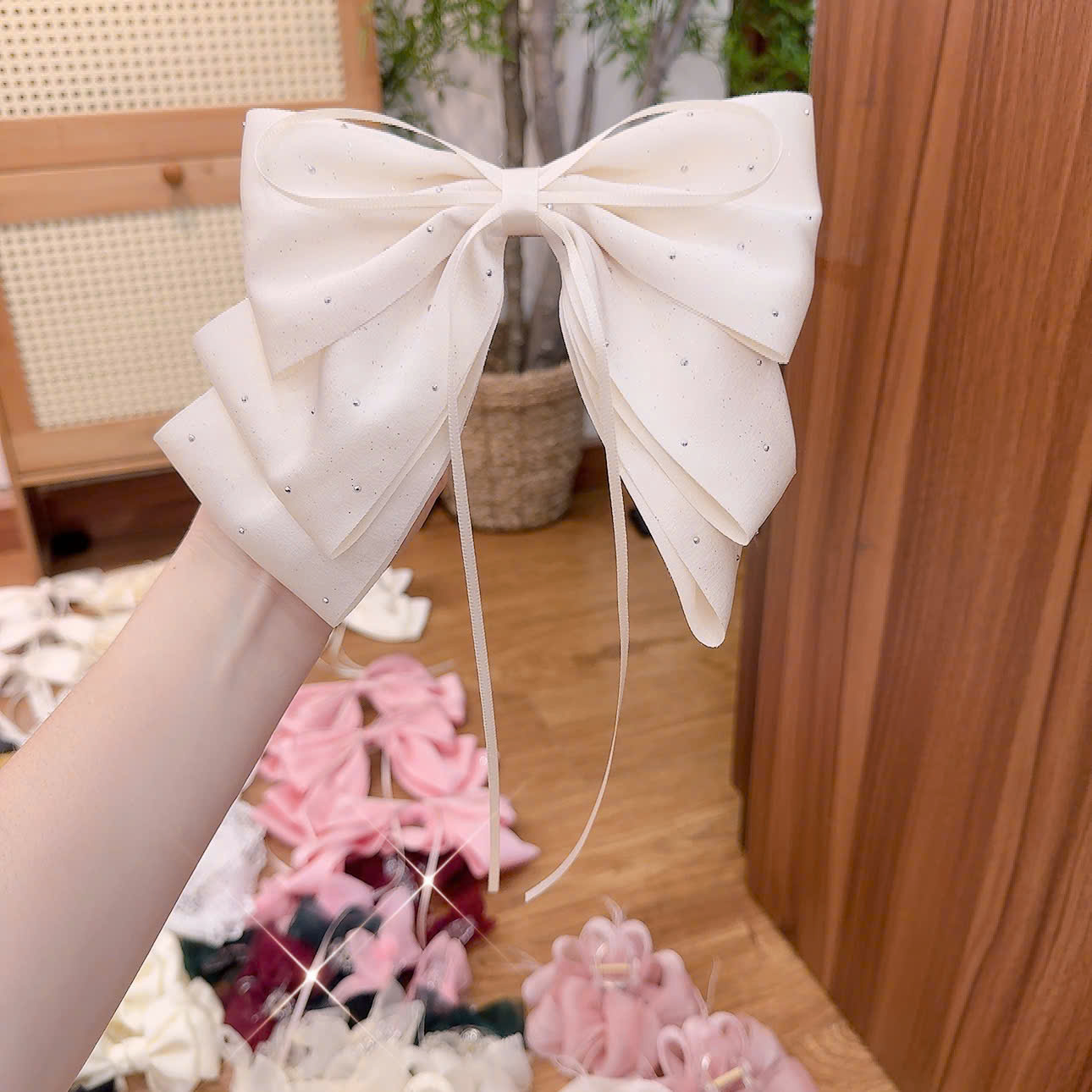 Kẹp bấm tóc màu KEM ánh kim NƠ tầng B2920