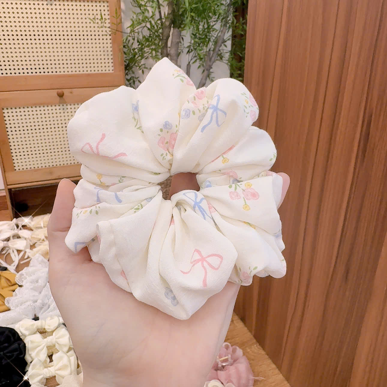 Cột tóc Họa tiết tone KEM họa tiết hoa lá B2935