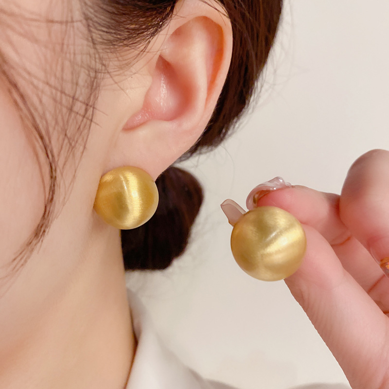 Bông tai tròn trơn basic mạu VÀNG chải xướt cao cấp, Bông tai thiết kế đơn giản sang trọng B3065