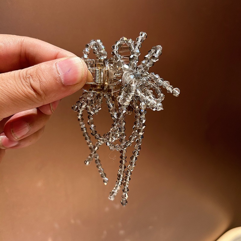 Kẹp càng cua nửa tóc sau pha lê XÁM tua rua CAO CẤP B3001