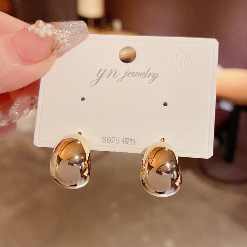 Bông tai chữ C basic trơn bóng xi cao cấp, thiết kế sang trọng độc đáo B3113