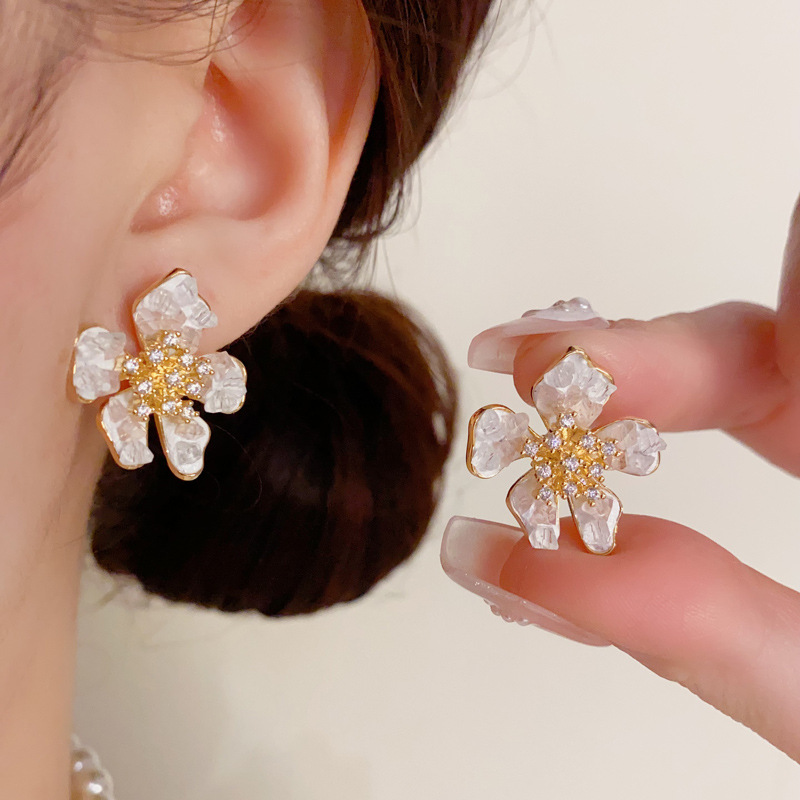 Bông tai HOA 5 cánh nhụy đá zircon cao cấp B3081