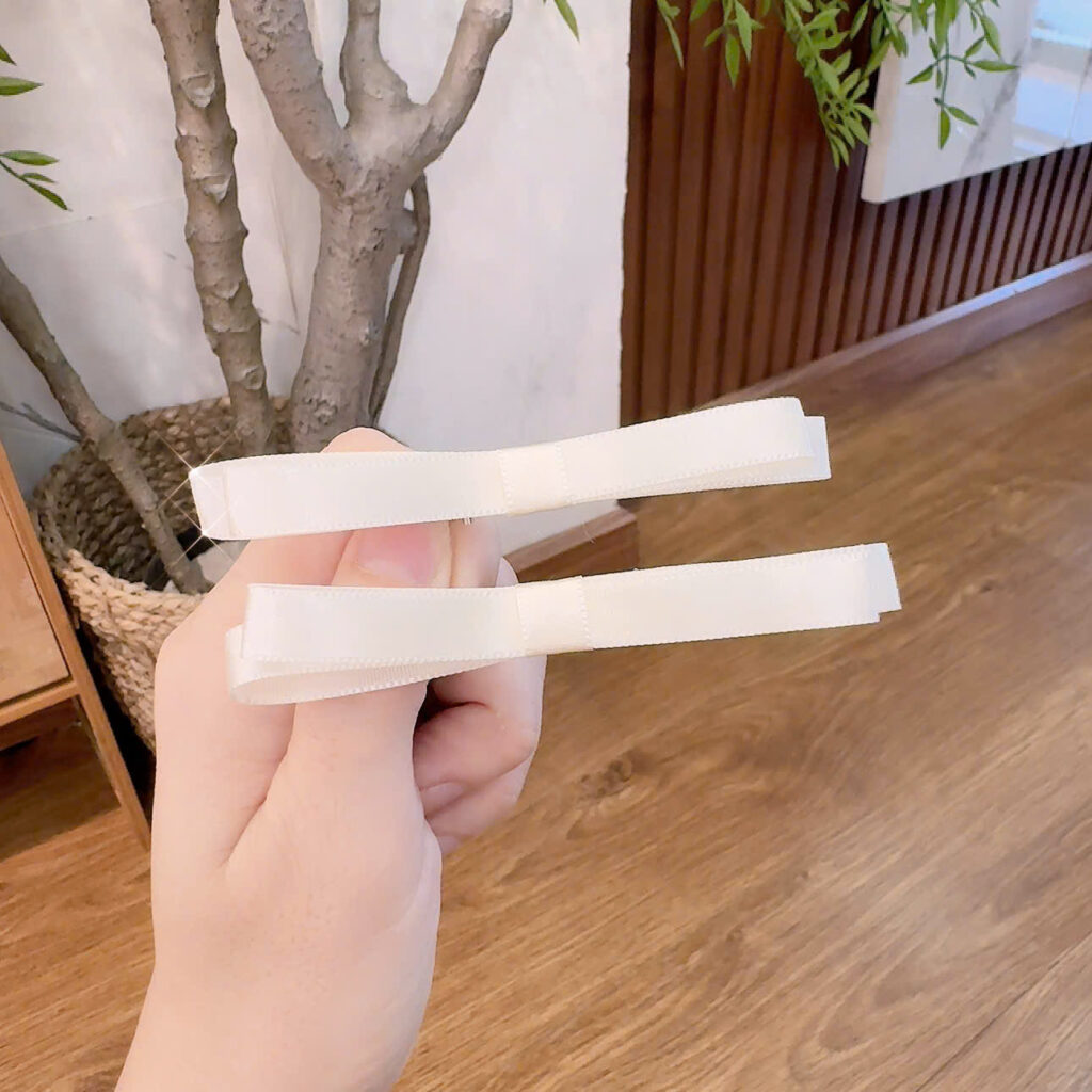 Sét 2 kẹp mỏ vịt NƠ màu KEM tầng B3048