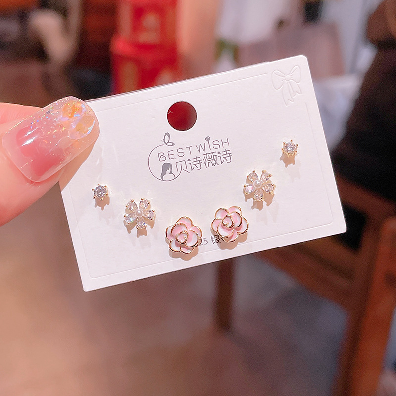 Bộ 3 đôi hoa tai HOA HỒNG màu sắc độc đáo cao cấp , Bông tai nhí sát tai điểm nhấn B3437