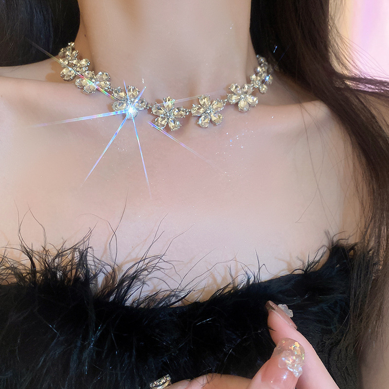 Vòng cổ chocker HOA ĐÁ xi màu bạc, dây chuyền vòng cổ thời trang đi tiệc độc đáo B3539