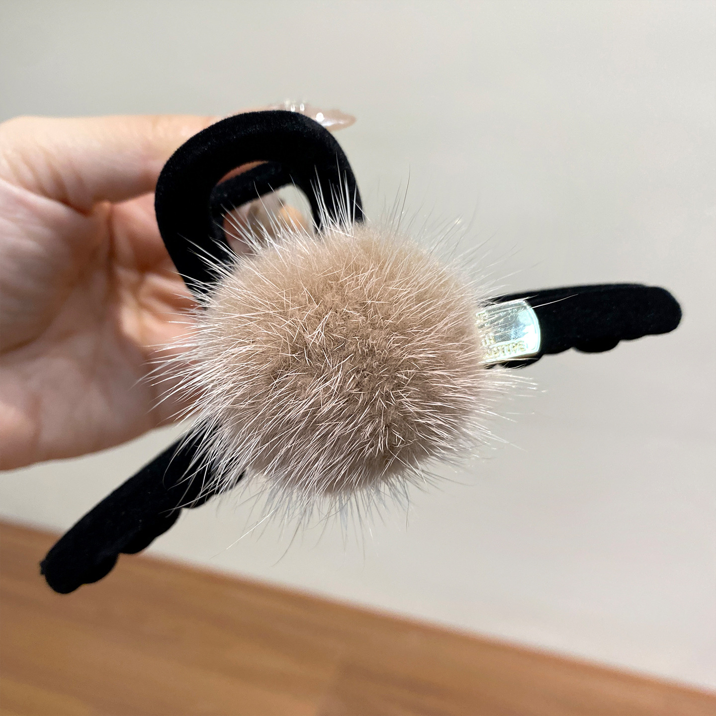 Kẹp càng cua lớn cục bông NÂU nền nhung cao cấp, kẹp tóc nữ thiết kế đẹp, độc đáo B3375