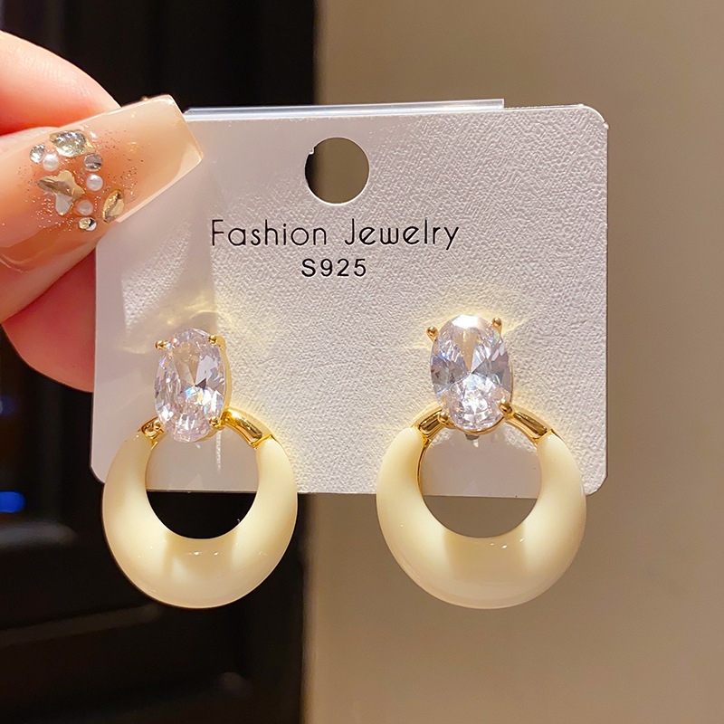 Bông tai hình học tròn TRẮNG đục đính đá cao cấp, bông tai đi tiệc thiết kế HÀN QUỐC B3249