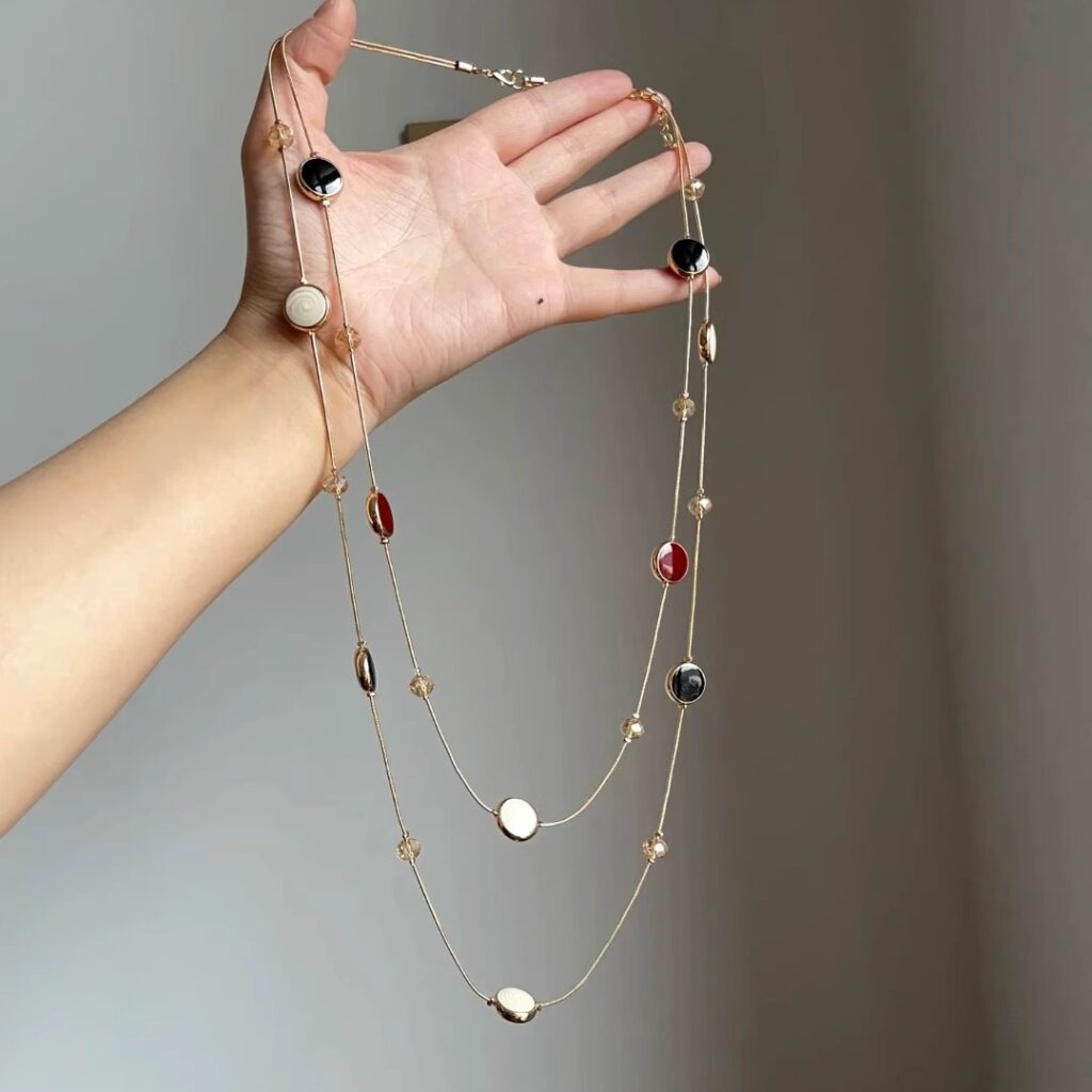 Dây chuyền dáng dài 2 tầng hạt TRẮNG ĐEN ĐỎ tone vàng, phụ kiện vòng cổ đẹp B3180