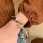 Vòng tay nữ, lắc tay thời trang độc đáo NÚT HOA gỗ màu đẹp basic freesize B3187