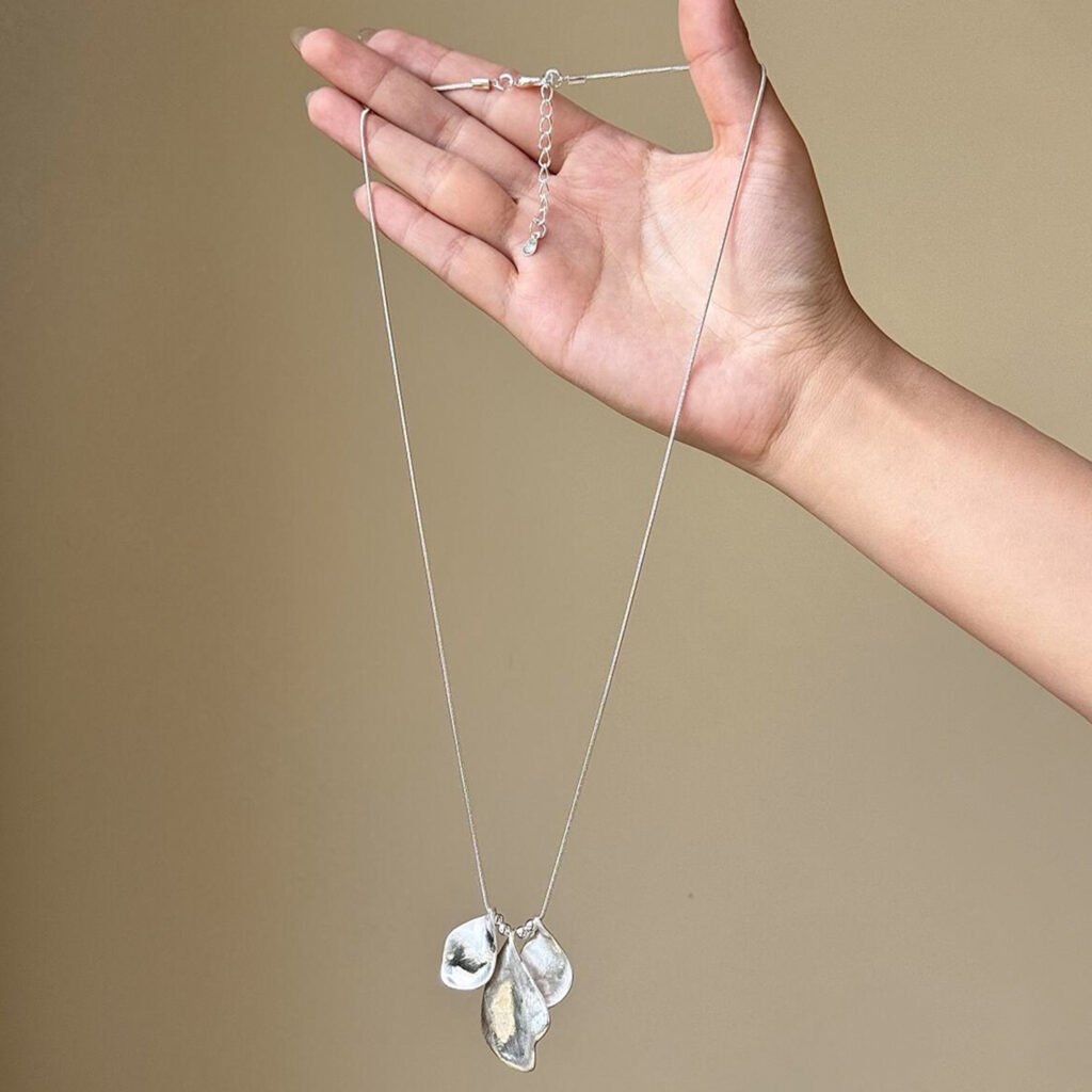 Dây chuyền dài mảnh màu BẠC cánh hoa không đều, phụ kiện vòng cổ thời trang độc đáo B3165