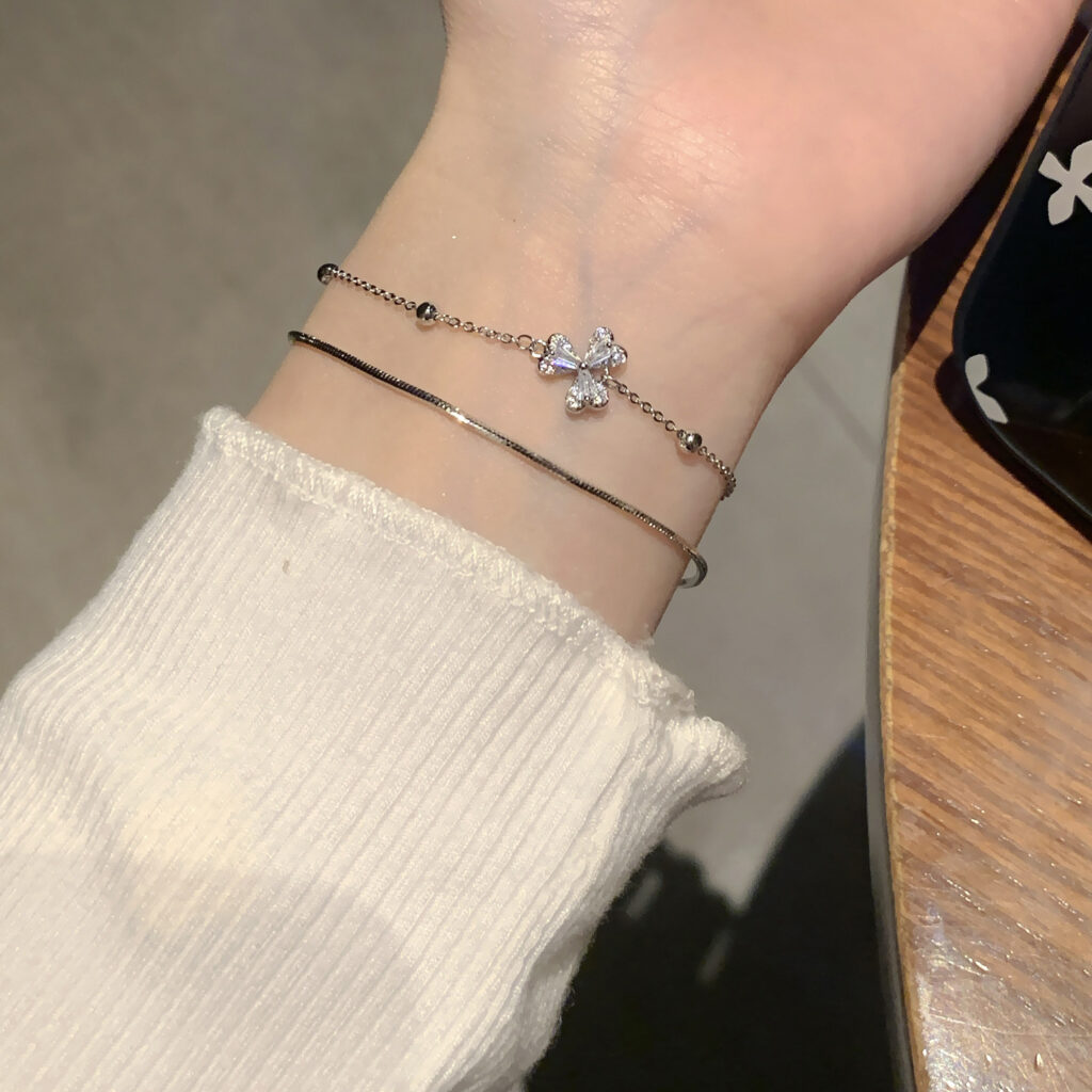 Lắc tay HOA CỎ 4 lá may mắn đá zircon xi bac 925 cao cấp, vòng tay nữ đẹp B3194