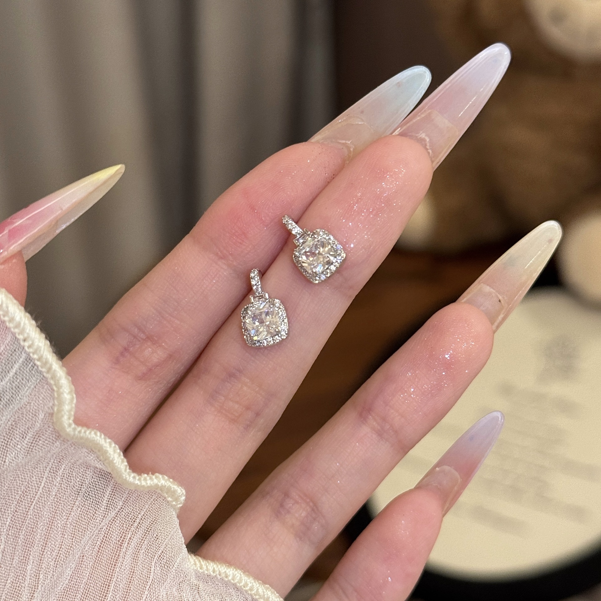 Bông tai ĐÁ ZIRCON xi bạc 925 cao cấp, Phụ kiện Hoa tai đi tiệc độc đáo, đơn giản, sang trọng, Bông tai cô dâu B3696