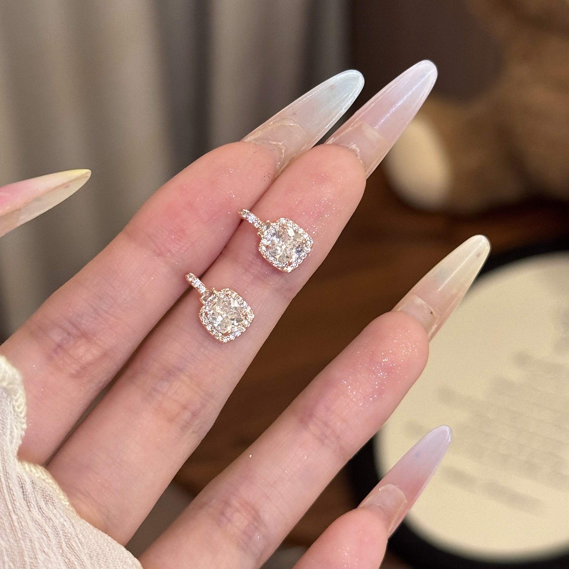 Bông tai ĐÁ ZIRCON xi Vàng Pha cao cấp, Phụ kiện Hoa tai đi tiệc độc đáo, đơn giản, sang trọng, Bông tai cô dâu B3697