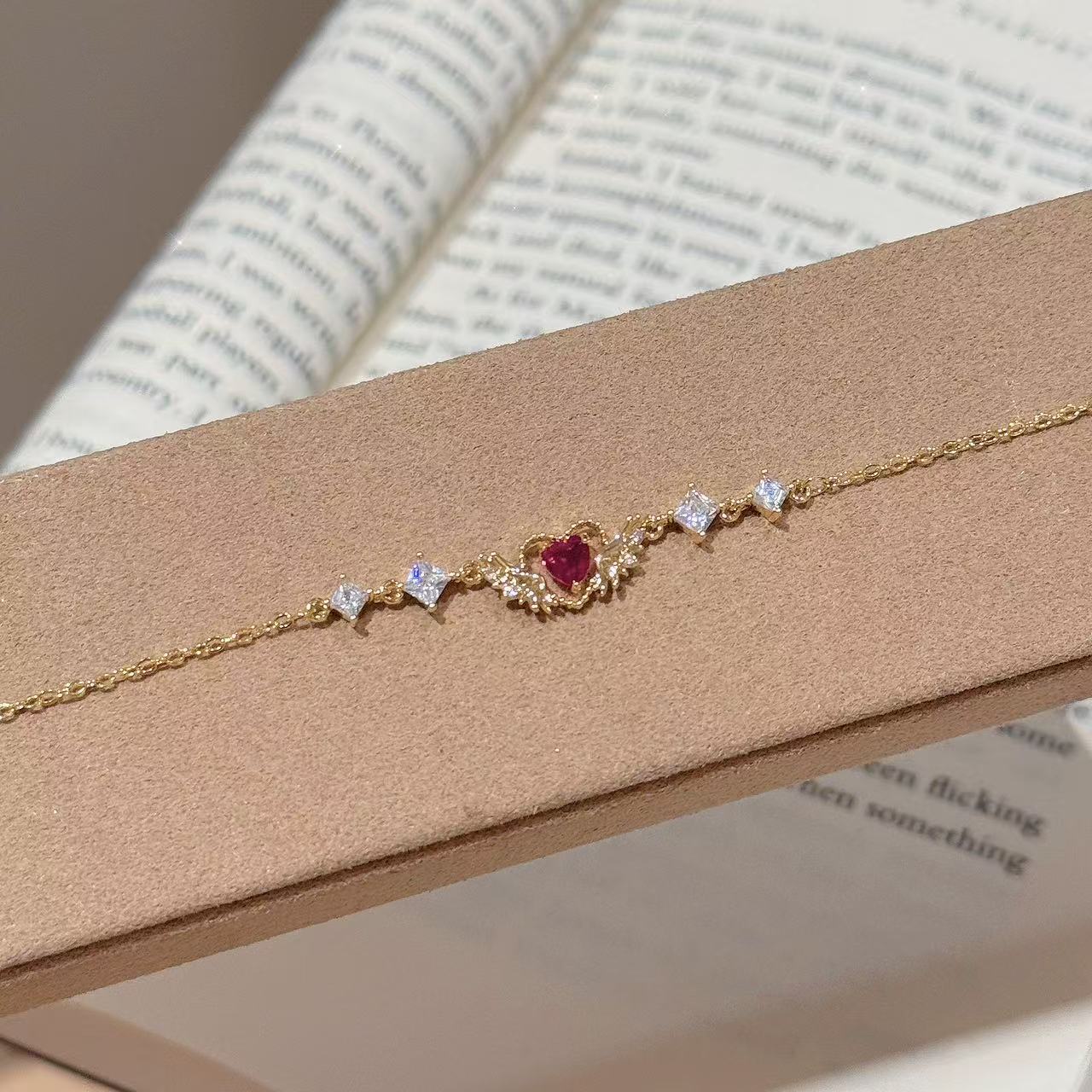 Lắc tayTRÁI TIM ĐÁ HỒNG ĐẬM đá zircon xi vàng pha, phụ kiện vòng tay nữ đẹp, quà tặng bạn gái xinh xắn B3693