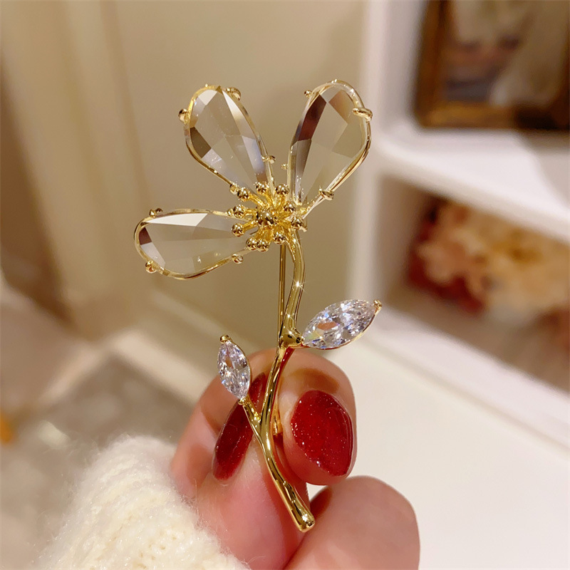 Cài áo bó HOA PHA LÊ trắng cao cấp, trâm cài áo nữ thiết kế Hàn Quốc cao cấp độc đáo, sang trọng, quà tặng xinh  B4155