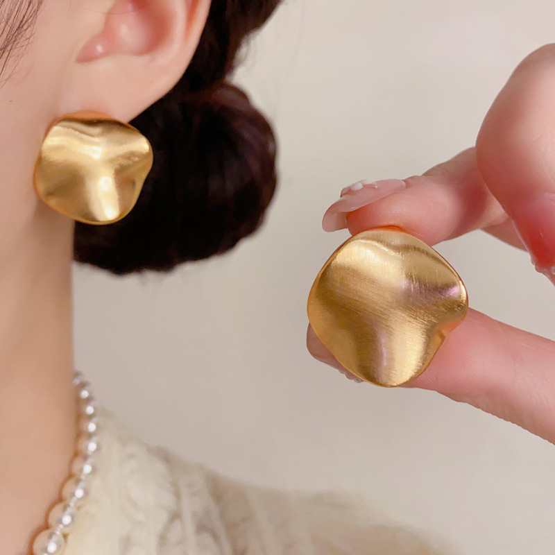 Hoa tai SÓNG VÀNG xướt cao cấp basic cơ bản sang trọng, Hoa tai thiết kế phong cách Châu âu độc đáo B4526