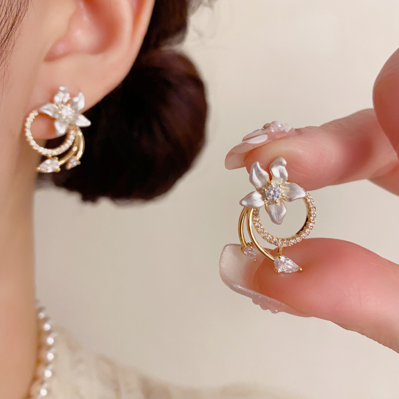 Bông tai HOA TRẮNG đính đá zircon xi vàng pha cao cấp, Hoa tai thiết kế hàn quốc đi tiệc sang trọng B4536