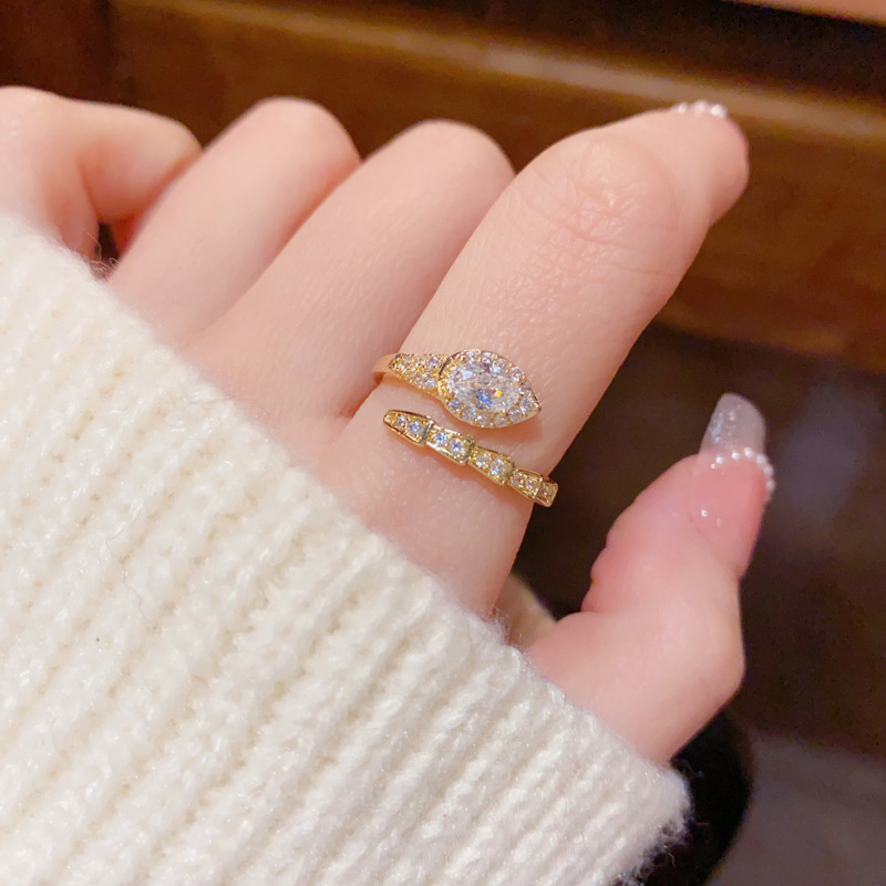 Nhẵn nữ thời trang thiết kế hình RẮN Đá zircon xi vàng pha cao cấp, phụ kiện đeo tay cá tính sang trọng B4547