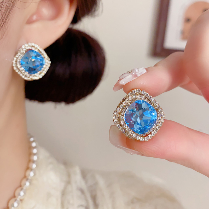 Hoa tai ĐÁ XANH DƯƠNG viền xoắn đá xi vàng pha cao cấp, Hoa tai thiết kế Hàn quốc phong cách thời trang đi tiệc B4555