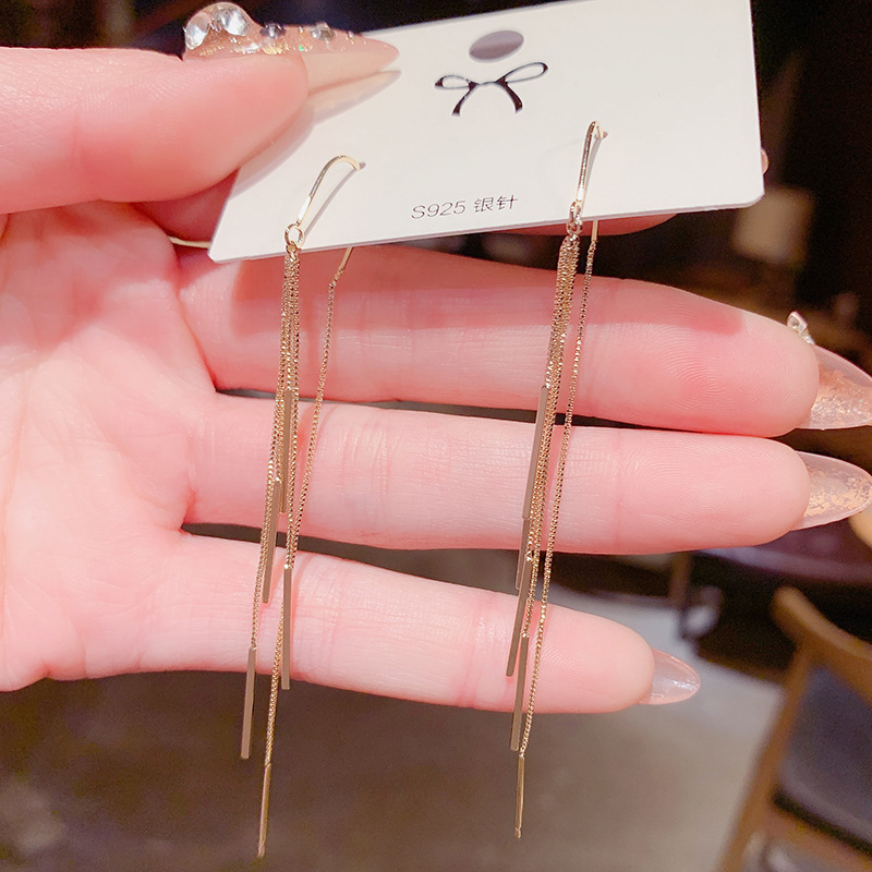 Bông tai dáng dài tua rua nhẹ nhàng xi vàng pha cao cấp, bông tai thiết ekes hàn quốc cao cấp B4559