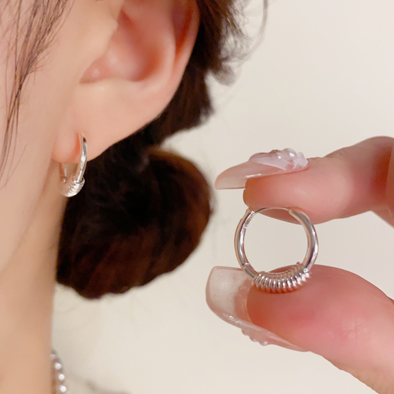 Bông tai thời trang nam nữ basic sang trọng, Khuyên tròn BASIC 1.8cm xi màu bạc cao cấp B4428