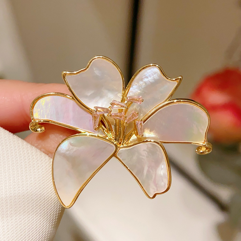 Cài áo HOA LY vỏ sò tự nhiên, nhụy đá HỒNG cao cấp, trâm cài áo thiết kế độc đáo B4171
