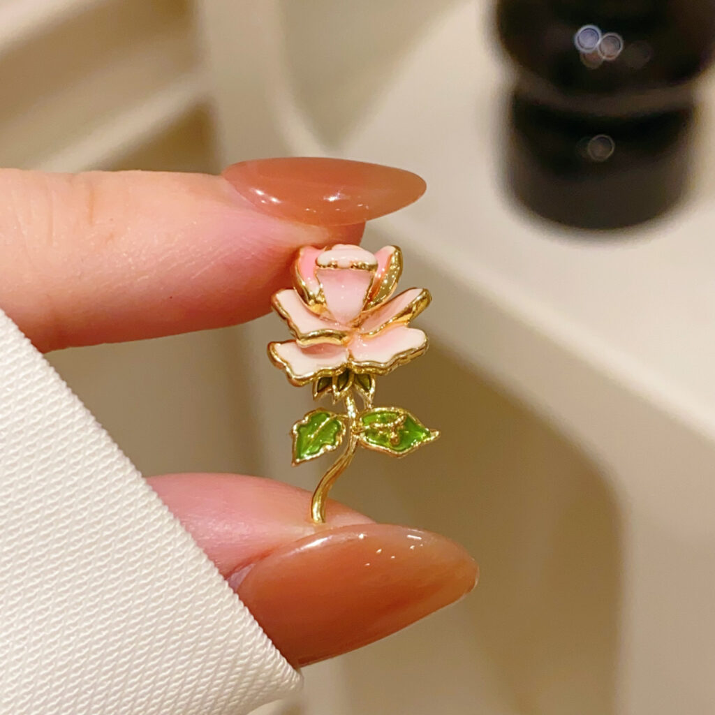 Pin cài áo HOA HỒNg nhí xinh cao cấp, trâm cài áo nhỏ xinh thiết kế Hàn quốc xi vàng pha cao cấp B4174