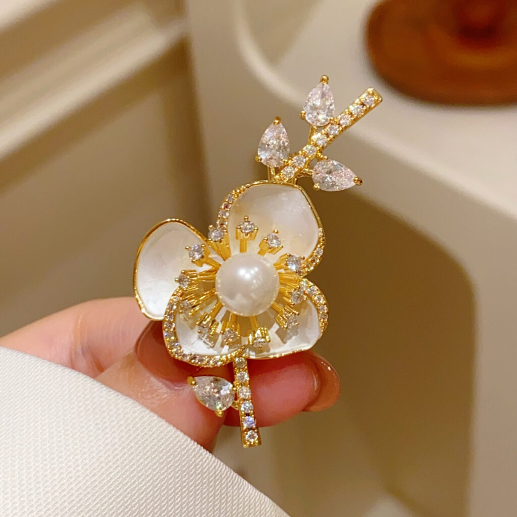Cài áo HOA MAI xi vàng pha đá zircon cao cấp, Trâm cài áo nữ thiết kế Hàn Quốc sang trọng B4175