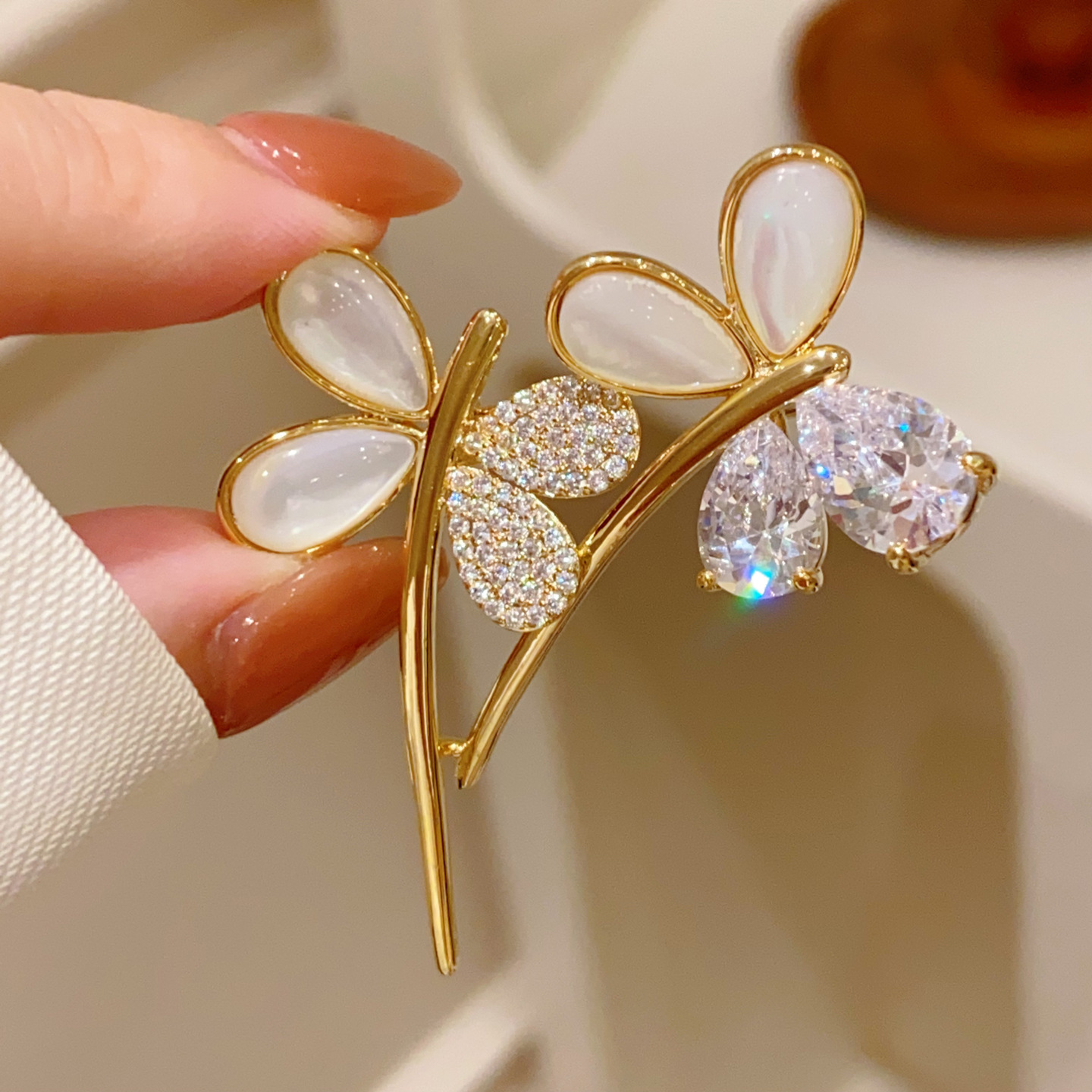 Cài áo HÌNH BƯỚM đôi vỏ sò đính đá zircon cao cấp, ghim cài áo nữ sang trọng thiết kế Hàn quốc B4176