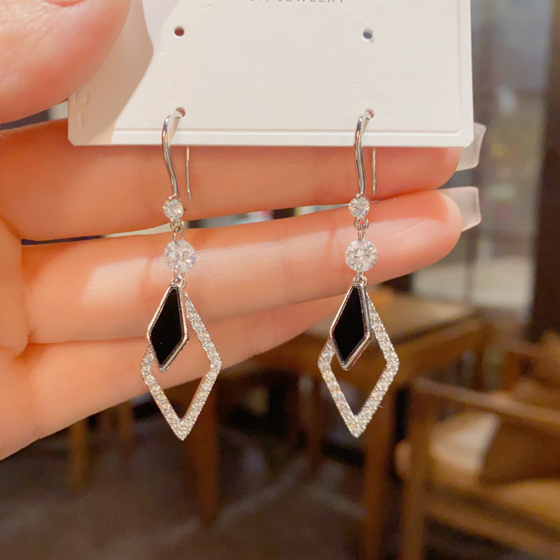 Bông tai hình học Thoi viền đá zircon xi bạc 925 cao cấp, Bông tai thiết kế Hàn Quốc cao cấp B4436