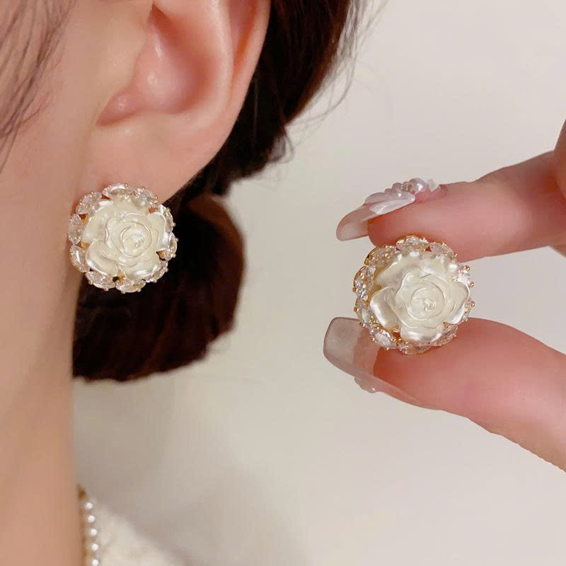 Hoa tai HOA HỒNG viền đá zircon cao cấp, Hoa tai sát tai, bông tai thiết kế Hàn Quốc độc đáo B4514