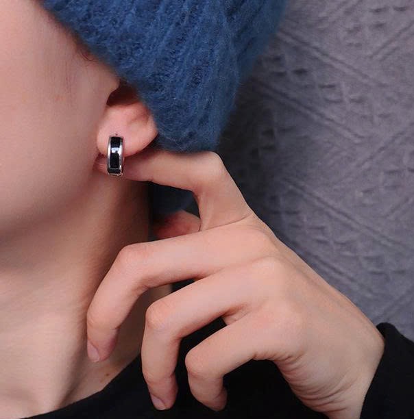 Bông tai NAM NỮ unisex bản ĐEN trắng basic 1.2cm, phụ kiện bông tai đơn giản basic cá tính B4366