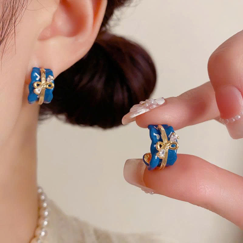 Hoa tai chữ C nơ xếp ly xanh dương độc đáo cao cấp, Hoa tai thiết kế Hàn quốc độc đáo, sang trọng B4532