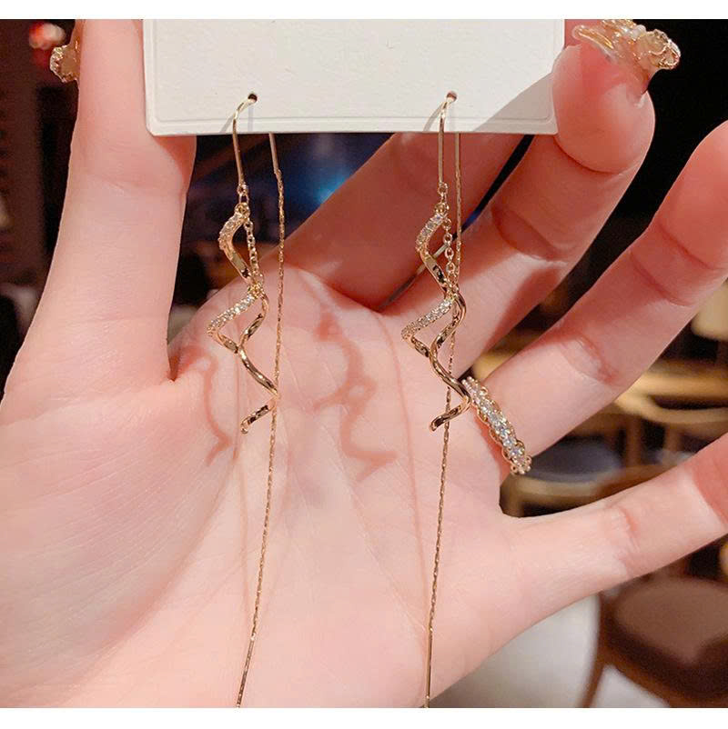 Hoa tai DÁNG DÀI XOẮN dây mảnh nhẹ nhàng xi vàng pha cao cấp, hoa tai thiết kế Hàn Quốc nhẹ nhàng sang trọng B4560