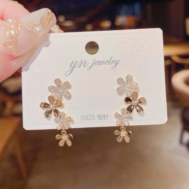 Bông tai đính đá hình HOA NHỎ XI vàng pha kiểu Hàn Quốc cao cấp, Hoa tai thiết kế độc đáo sang trọng,phụ kiện hoa tai đi tiệc B4561