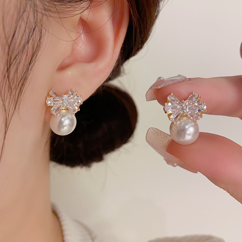 Bông tai NƠ ĐÁ ZIRCON ngọc sát tai cấp, Hoa tai thiết kế Hàn Quốc độc đáo sang trọng B4491