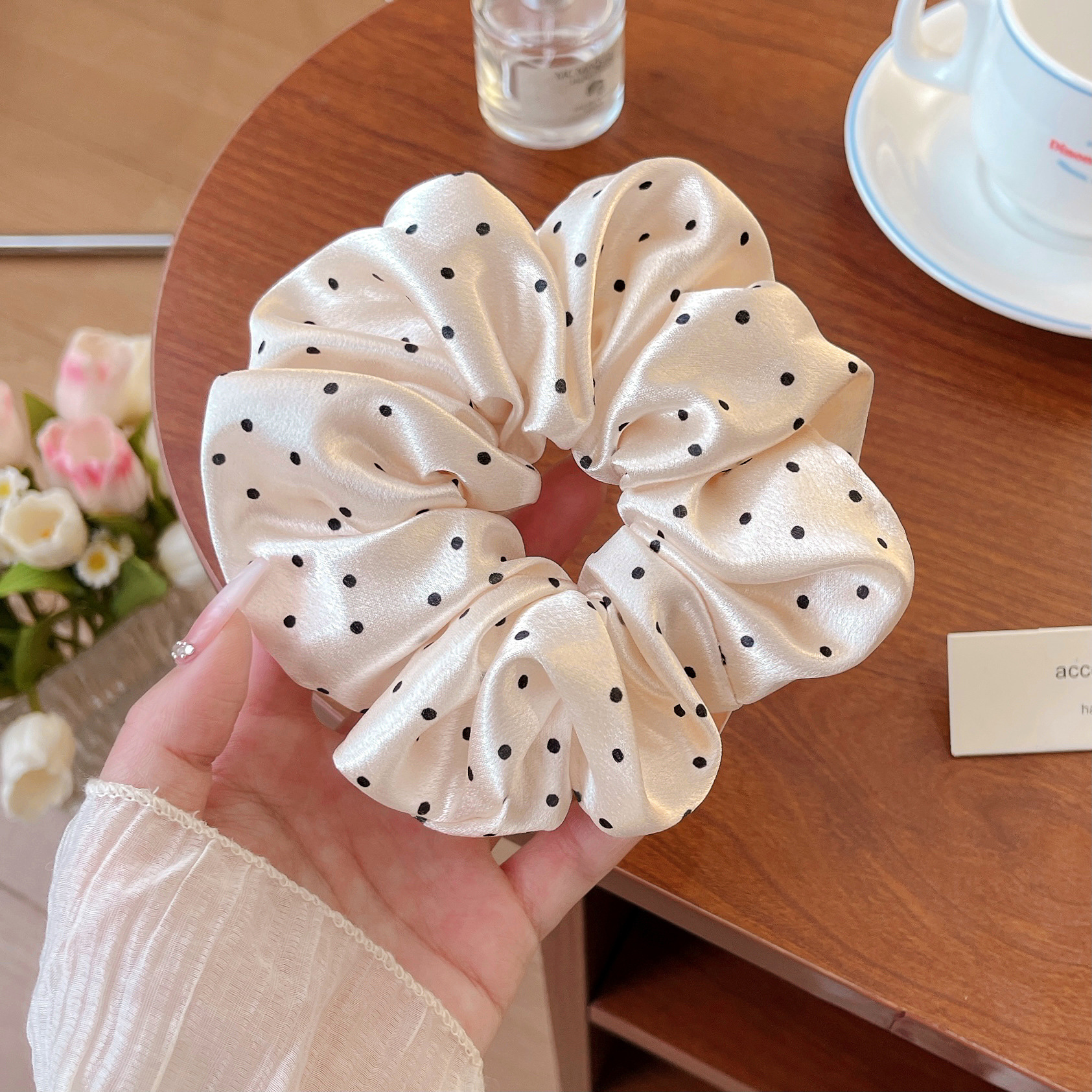 Cột tóc chấm bi KEM B4265