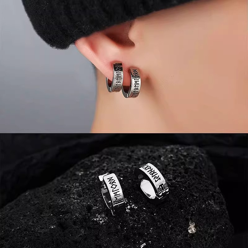 Bông tai NAM NỮ basic unisex màu bạc khắc kí hiệu tròn basic 0.9cm B4396