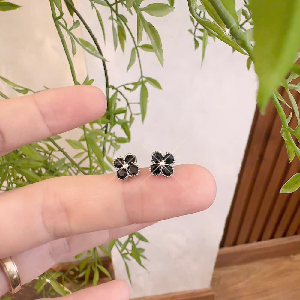 Bông tai cỏ 4 lá nhí đá ĐEN viền xi bạc 925 cao cấp, bông tai nhí sát tai thiết kế lấp lánh sang trọng B4572
