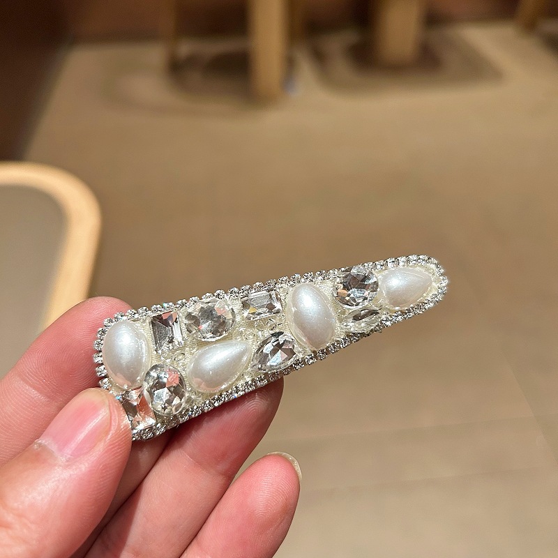 Kẹp mái bấm TAM GIÁC đính đá trắng kem ngọc cao cấp, kẹp tóc mái nữ đẹp độc đáo thiết kế Hàn Quốc, Quà tặng xinh B4010