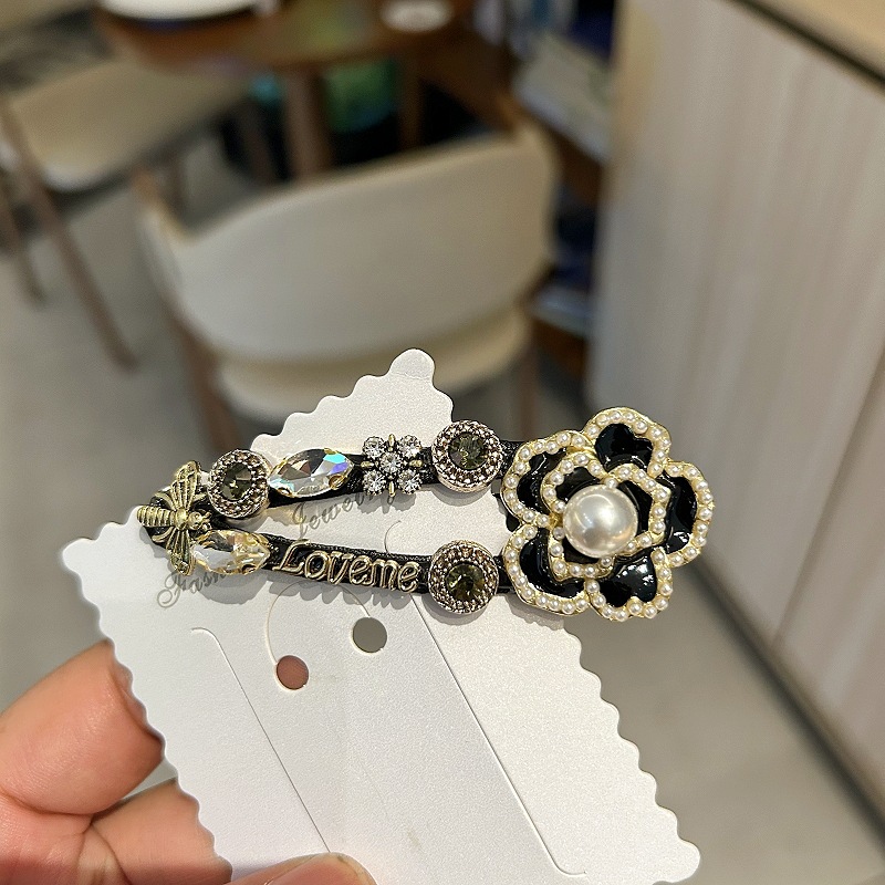 Kẹp mái bấm LOVE ME hoa ngọc trai đính đá cao cấp, kẹp mái tóc nữ thiết kế Hàn quốc sang trọng, quà tặng xinh ý nghĩa B4013