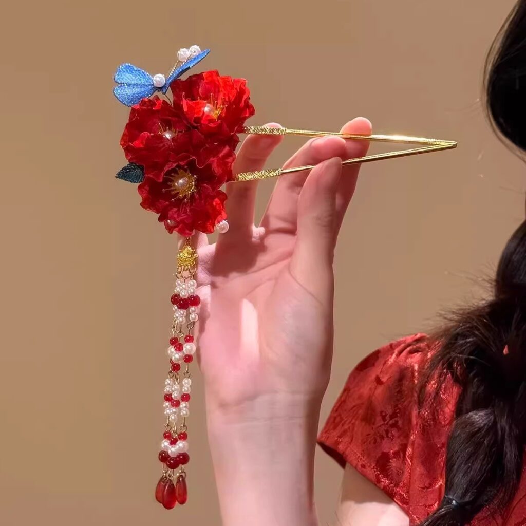 Trâm tóc nữ chữ U 3 HOA ĐỎ tua rua dây ngọc bướm xanh độc đáo, phụ kiện trâm cài tóc nữ xinh B4050