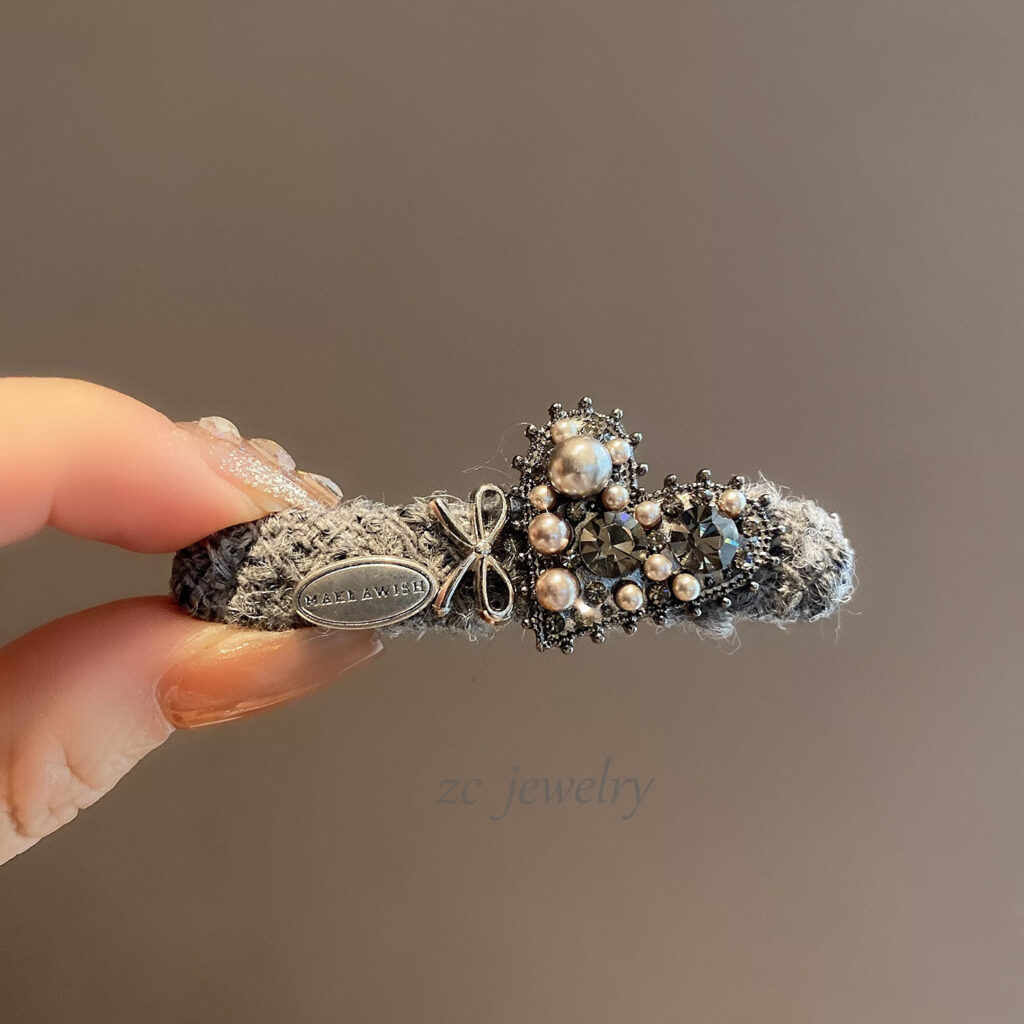 Kẹp mỏ vịt nơ TRÁI TIM tone XÁM sang trọng độc đáo B4144