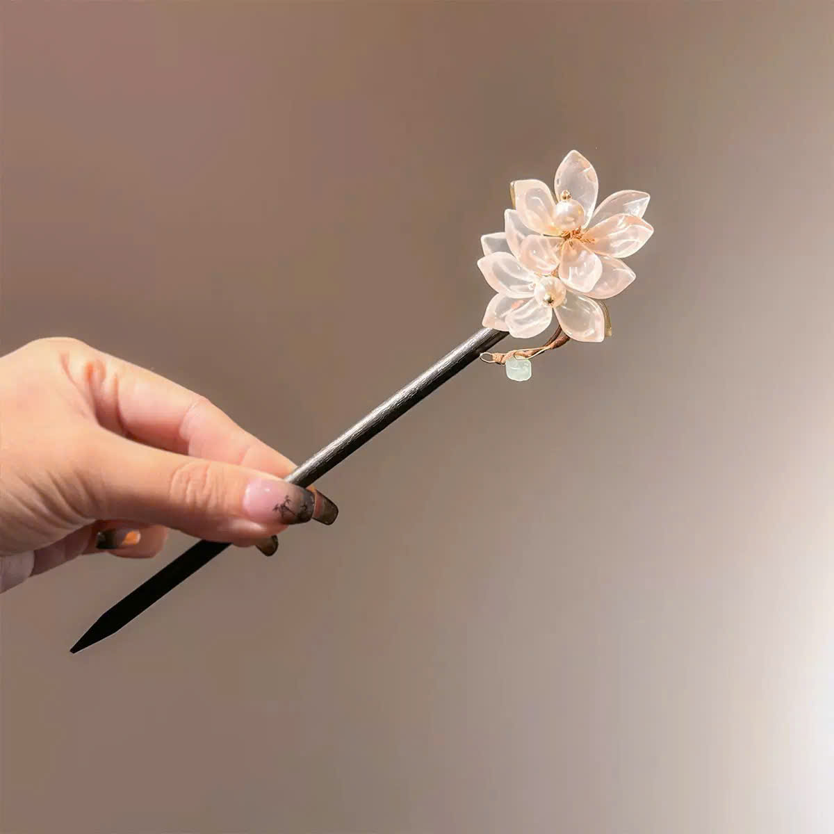 Trâm tóc nữ HOA MỘC LAN CAM nhạt nhụy ngọc thân gỗ, phụ kiện trâm tóc độc đáo sang trọng, cài tóc xinh B4057