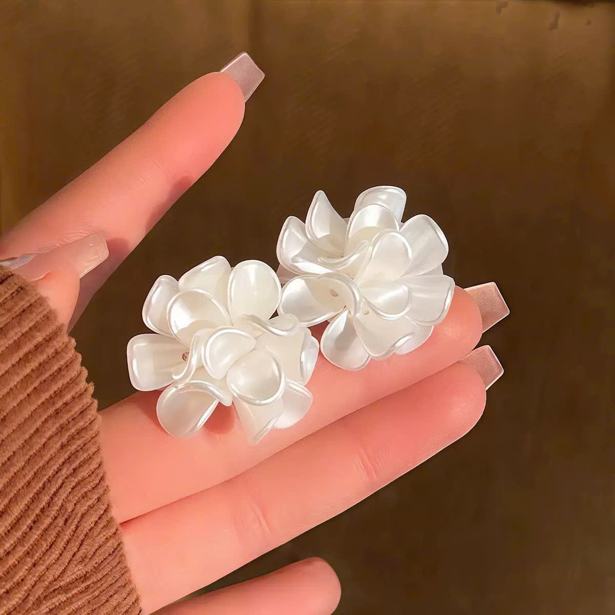 Bông tai HOA NHÁNH chùm TRẮNG KEM, bông tai cô dâu, hoa tai thời trang hoa đi tiệc, bông tai mang áo dài B4849