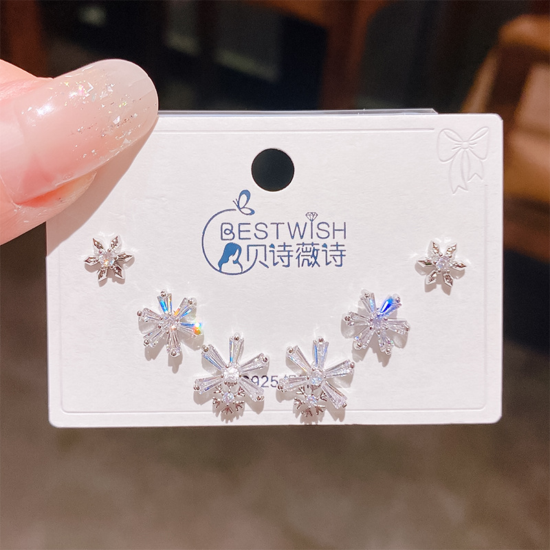 Bộ 3 đôi hoa tai Bông tuyết đủ size đá ZIRCON xi BẠC 925cao cấp, hoa tai nhí sát tai thiết kế Hàn quốc, tinh tế, thanh lịch, Hoa tai đi tiệc sang trọng, quà tặng ý nghĩa độc đáo B4944